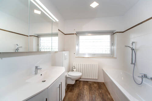 modern und neuwertig Bad ELW - 