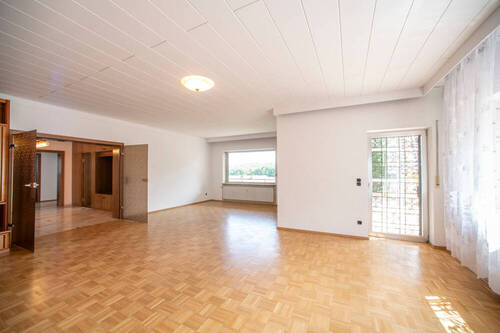 hell und großzügig der Wohnbereich mit Balkon EG - Einfamilienhaus mit 286,30 m&sup2; in Riegelsberg zum Kaufen