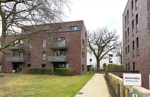 Rückseite mit Balkon - 2 Zimmer Etagenwohnung zum Kaufen in Hamburg