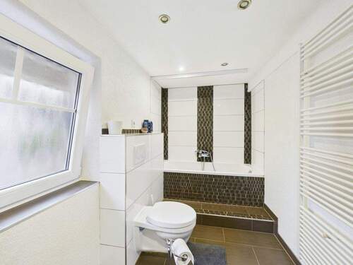 Badezimmer mit Badewanne OG - 