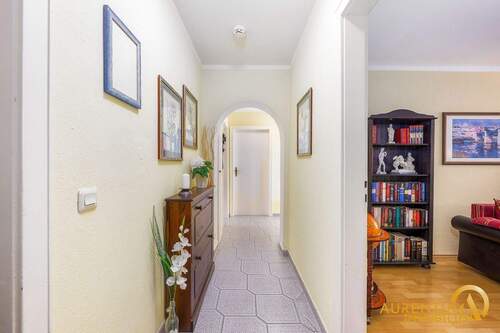 Flur - Etagenwohnung mit 72,70 m&sup2; in Ingolstadt zum Kaufen