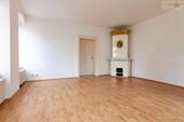 Wohnzimmer - Großzügige, stilvolle 2-Raum-Wohnung im Stadtzentrum von Annaberg-Buchholz!