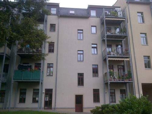 Hausansicht Rückseite - 2 Zimmer Etagenwohnung zur Miete in Chemnitz