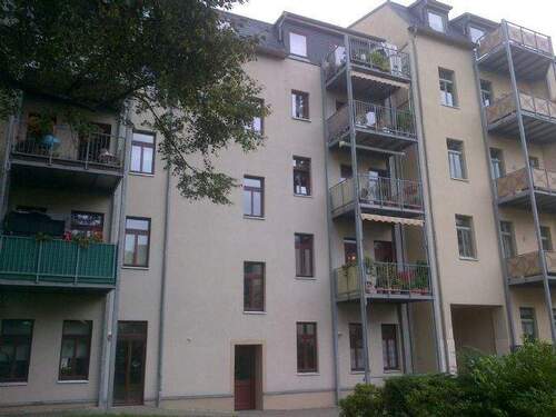 Hausansicht Rückseite - 2 Zimmer Etagenwohnung in Chemnitz