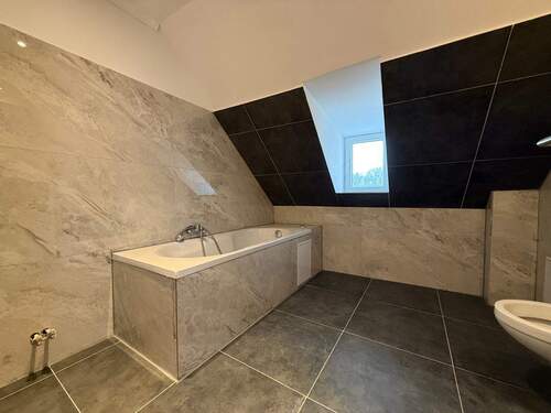 Bad - 3 Zimmer Etagenwohnung zur Miete in Zwickau