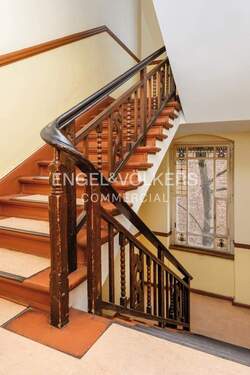 Treppenhaus - Mehrfamilienhaus mit hohem Leerstand nahe Havel