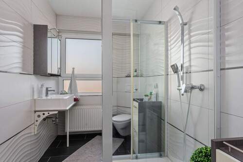 Hauptwohnung Bad 1 - 