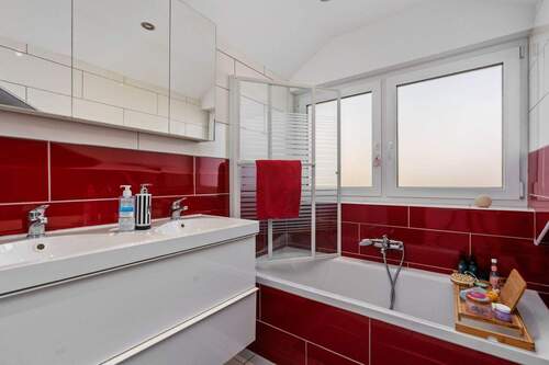 Hauptwohnung Bad Dachgeschoss - 