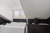Wohnung 2 Dachgeschoss Bad - 