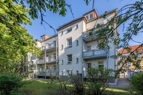 Innenhof - Attraktives Altbau-Investment: Vermietete 2-Zimmer-Wohnung mit Süd-Balkon