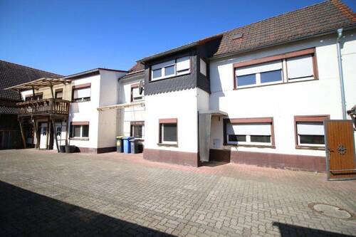 Hausansicht - 6 Zimmer Einfamilienhaus in Bad Dürrenberg