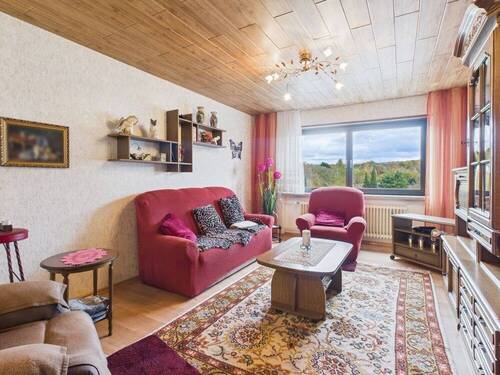 Wohnzimmer hell und geräumig - 6 Zimmer Einfamilienhaus in Völklingen / Lauterbach