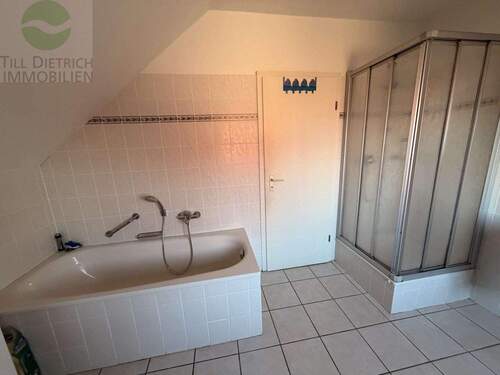 Bad mit Dusche + Wanne OG - 