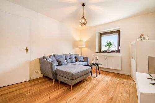 4-Zimmer-Wohnung (EG/OG) - 