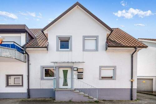 ausgezeichneter Immobilienschnitt - Mehrfamilienhaus, Wohnhaus mit 302,50 m&sup2; in Bad Krozingen zum Kaufen