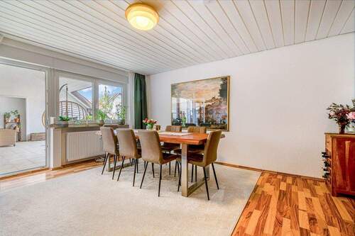 Haus mit 3 separaten Wohnungen - 