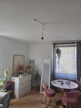 Wohnzimmer - 2 Zimmer Etagenwohnung in Hannover