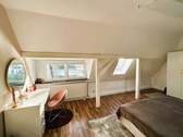 Zimmer im Dachgeschoss - 