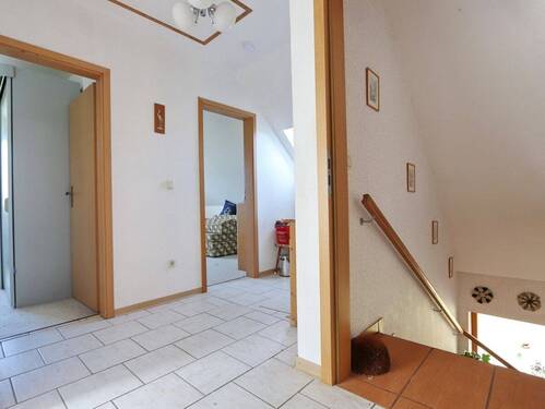 Flur und Treppe OG - 