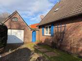 Hof mit Garage - Einfamilienhaus mit 120,00 m&sup2; in Krummhörn - Greetsiel zum Kaufen