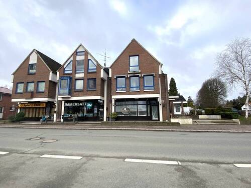 Blick von der Straße - 3 Zimmer Etagenwohnung zum Kaufen in Ahrensbök