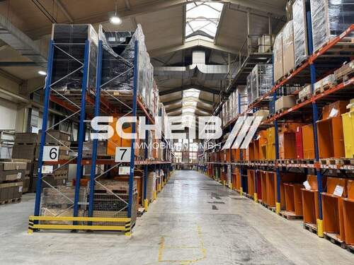 hohe Halle, ideal für Regale - Gewerbeanwesen mit Hallen, Büros und Freiflächen zu verkaufen