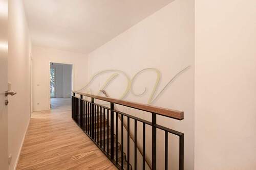 Treppen zu den Hobbyräumen - Etagenwohnung mit 107,60 m&sup2; in Berlin zum Kaufen