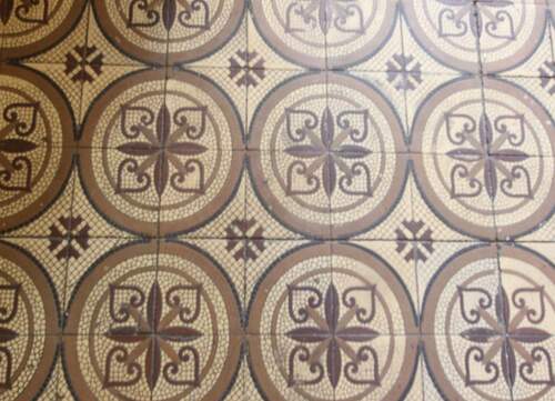 Fliesenboden im Treppenhaus (EG) - 