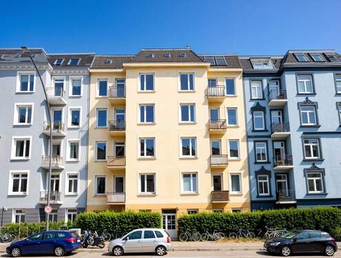 Blick auf das Haus - IHR NEUES ZUHAUSE IN HH-EPPENDORF: Tolle 3-Zimmer-Eigentumswohnung mit großzügiger Raumaufteilung!