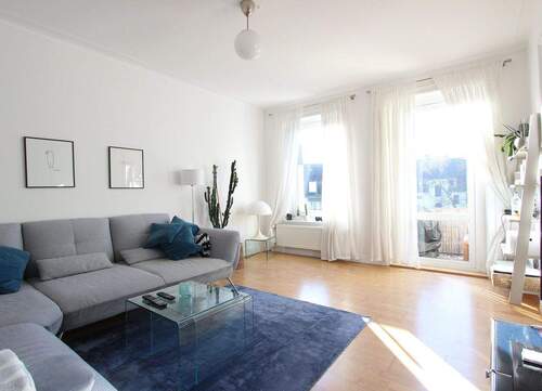 Großes Wohnzimmer - 3 Zimmer Etagenwohnung in Hamburg