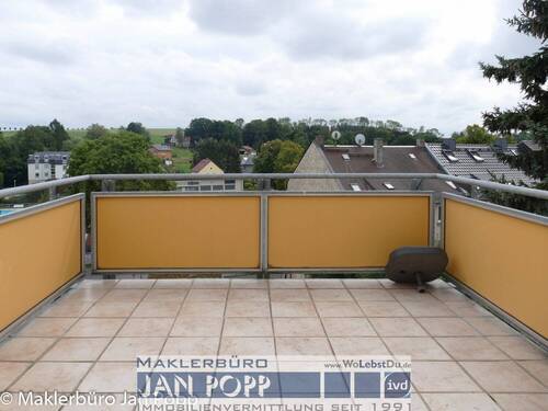 Balkon im Dachgeschoss - 6 Zimmer Mehrfamilienhaus, Wohnhaus zum Kaufen in Reichenbach im Vogtland