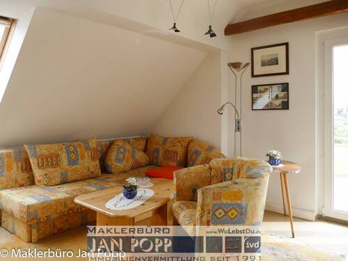 Wohnzimmer in der Dachgeschosswohnung - 6 Zimmer Mehrfamilienhaus, Wohnhaus in Reichenbach im Vogtland