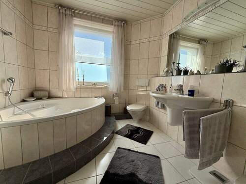 Badezimmer EG rechts - 