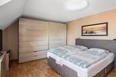 Schlafzimmer Hauptgebäude (DG) - 