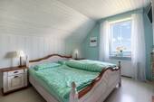 Schlafzimmer Hauptgebäude (DG) - 