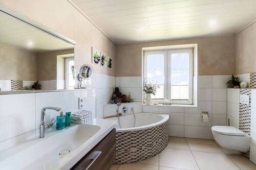 Badezimmer Hauptgebäude (DG) - 