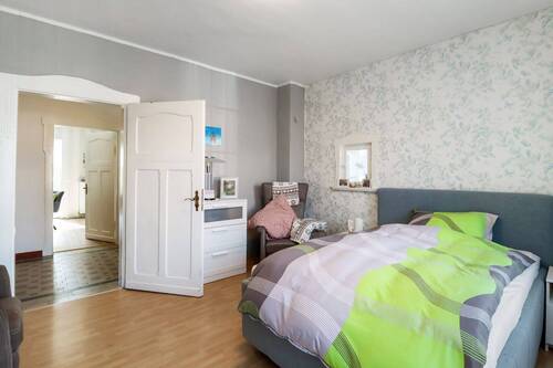 Schlafzimmer Hauptgebäude (EG) - 