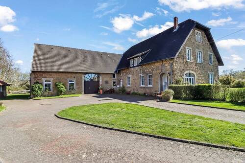 Frontansicht Hauptgebäude - 1 Zimmer Bauernhaus, Landhaus zum Kaufen in Bad Salzuflen