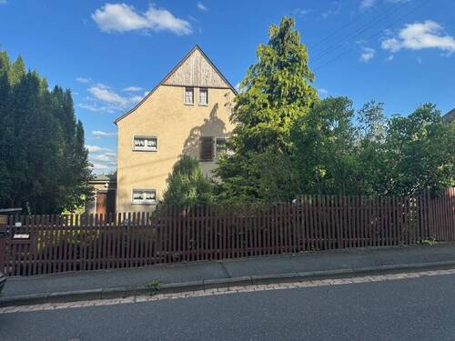 Fassade Straßenseite 1 - 7 Zimmer Einfamilienhaus zum Kaufen in Plauen