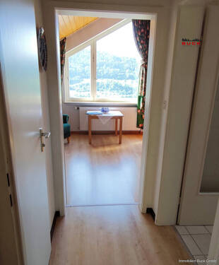 Dachgeschoss Blick Richtung Zimmer 2, Bad und WC - 