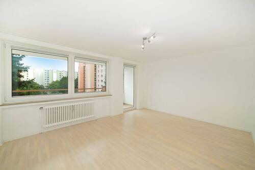 Bild 1 - Wohnen direkt am Ostpark: Helle, renovierte 3-Zimmer-Wohnung mit zwei Südbalkonen und Weitblick.