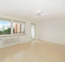 Wohnen direkt am Ostpark: Helle, renovierte 3-Zimmer-Wohnung mit zwei Südbalkonen und Weitblick. - München Ramersdorf-Perlach