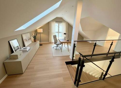 Arbeitszimmer möbliert - 