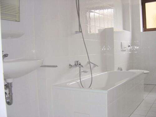 Bad - Etagenwohnung mit 50,00 m&sup2; in München zur Miete