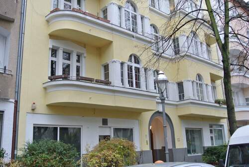 Hausansicht - In begehrter Lage, Ladenlokal unweit der Berliner Straße und dem Volkspark