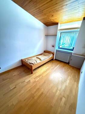 Schlafzimmer, Kinderzimmer 1.O - 