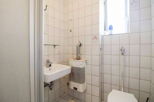 Badezimmer - 3 Zimmer Einfamilienhaus in Stuttgart