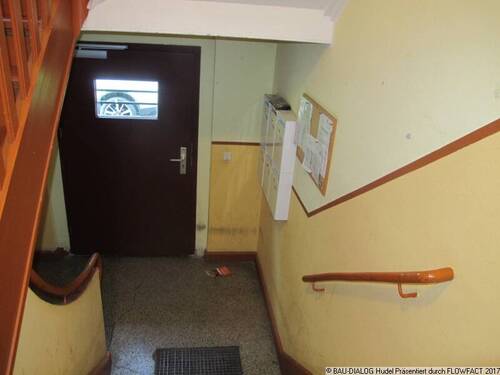 1627_Hauseingang - Etagenwohnung mit 47,20 m² in Magdeburg zum Kaufen