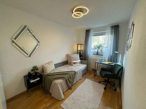 2. Zimmer mit Bett - 