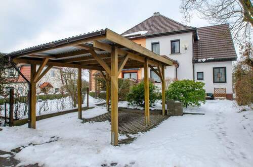 Ansicht Foot mit Carport - 4 Zimmer Doppelhaushälfte in Breitungen